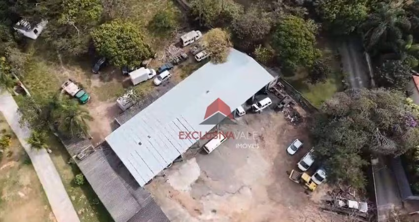 Área de 8.000 m2