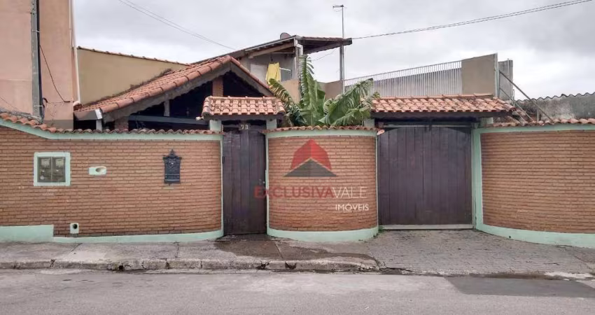Casa com 5 Quartos e 2 banheiros à Venda, 510 m² por R$ 860.000