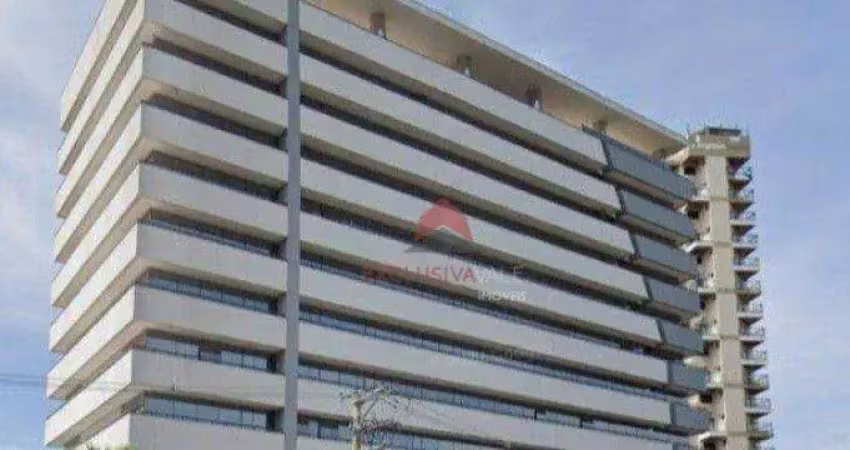 Sala com ar condicionado, piso porcelanato, banheiro privativo, 1 vaga de garagem e sacada com área técnica. em edfício com 3 elevadores, portaria 24