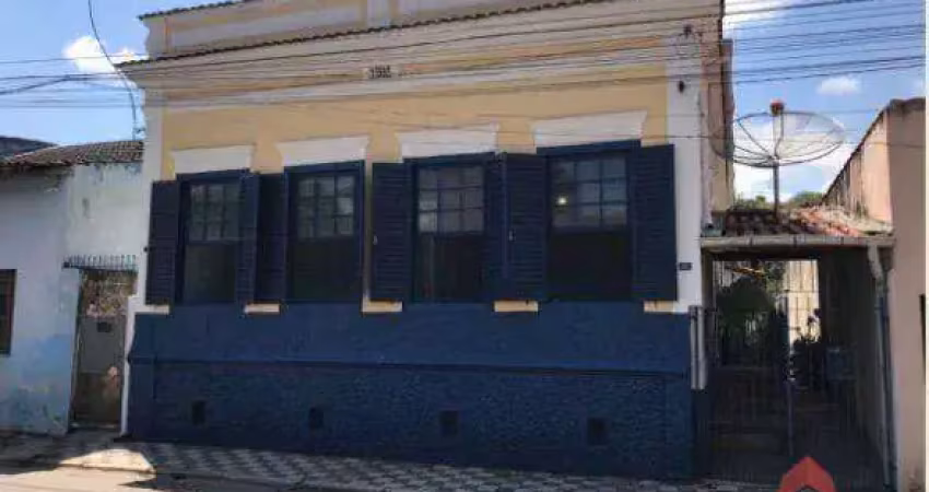 Casarão Histórico à Venda no Coração de Jambeiro