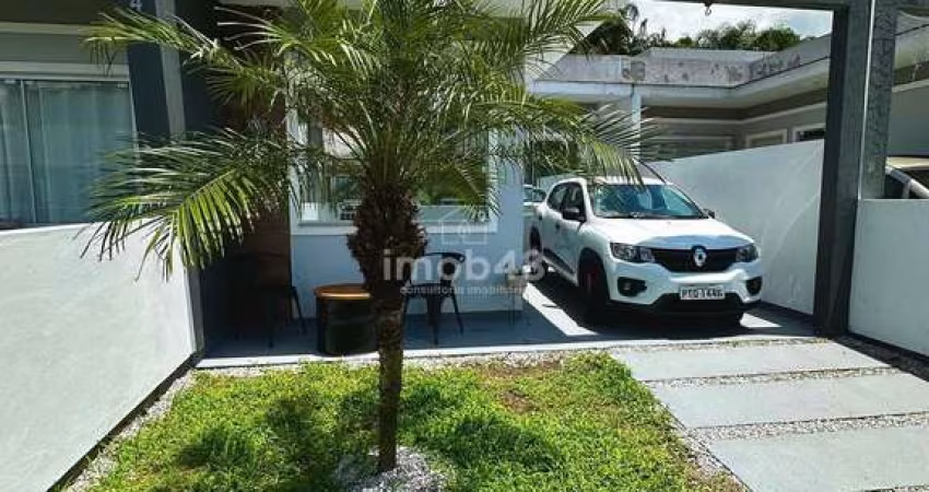 Venda Casa em Forquilhas - 2 Dormitórios, 51m² por R$318 mil