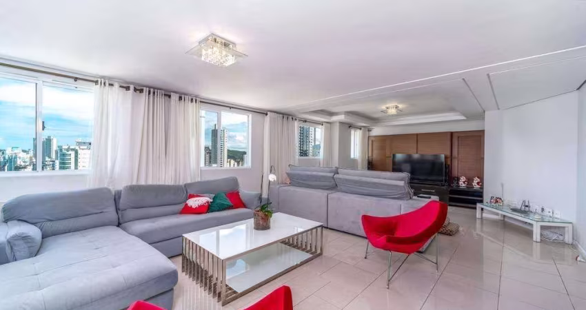 Apartamento no Ed. Marquês de Olinda em Balneário Camboriú.
