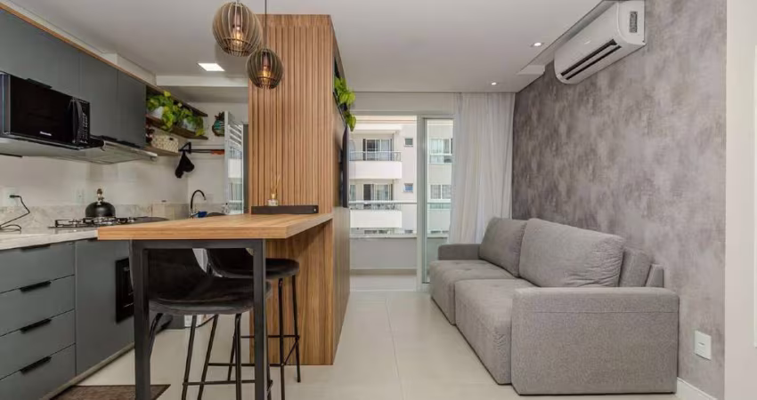 Apartamento com 02 dormitórios à venda na Praia Brava.