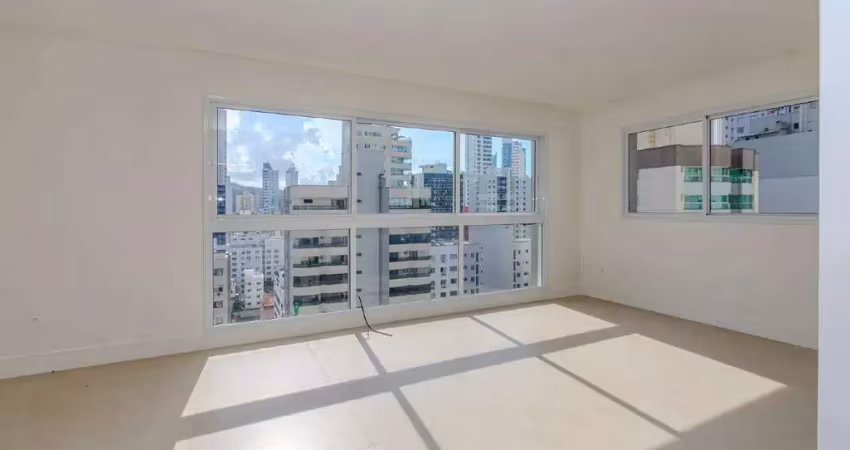 Apartamento na planta à venda na 2ª Quadra de Balneário Camboriú com 3 suítes