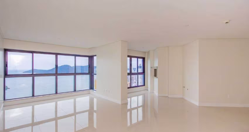 Apartamento à venda na quadra mar de Balneário Camboriú