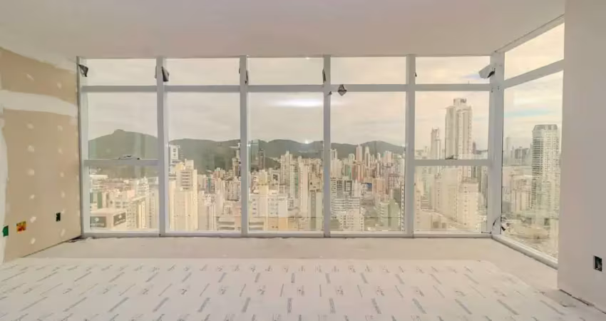 Apartamento com 03 suítes no centro de balneário camboriú.