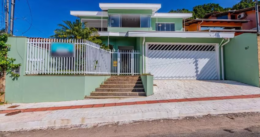 Casa à venda na Praia dos Amores em Balneário Camboriú