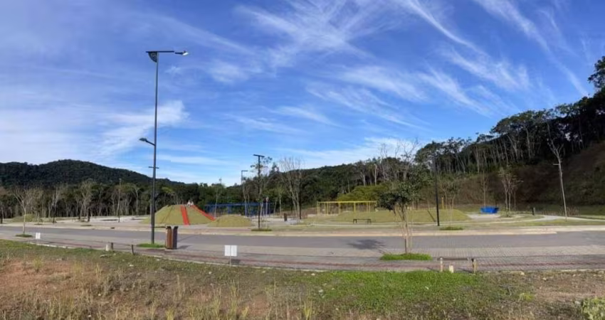 Terreno à venda no Cond. Colinas de Camboriú Village