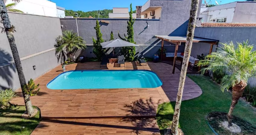 Casa à venda localizada na Praia dos Amores