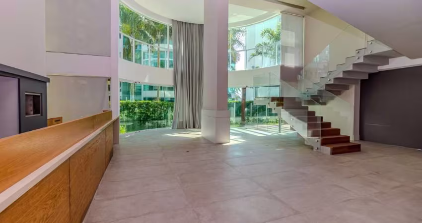 Apartamento garden duplex à venda com 03 suítes na Praia Brava.