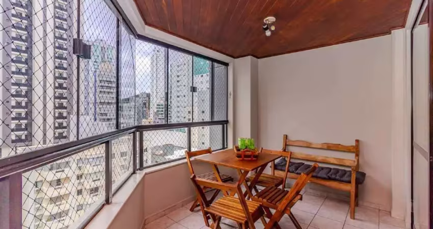 Apartamento próximo ao mar à venda no Ed. Villa Di Napoli em Balneário Camboriú
