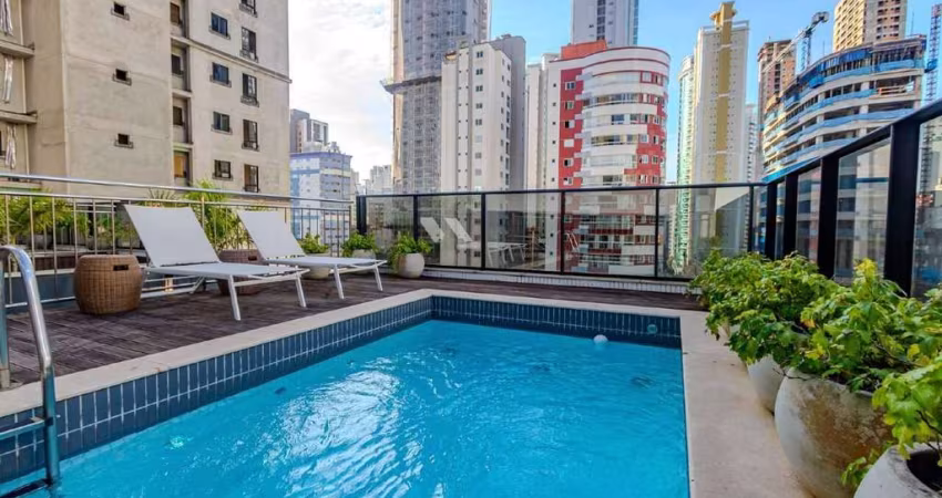 Apartamento com piscina à venda no Ed. Argos em Balneário Camboriú