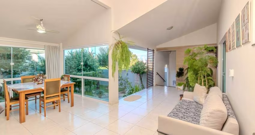 Casa à venda no bairro Ariribá em Balneário Camboriú