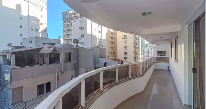 Apartamento quadra mar a venda no ed. barcelona plaza