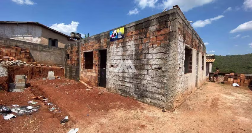 Vendo casa inacabada em Itatiaiuçu de 320m² com 03 quartos e excelente localização.