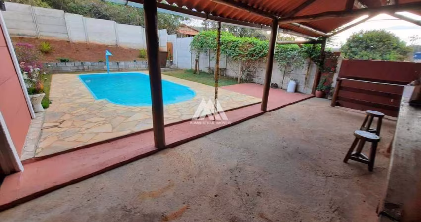 Vendo chácara em Itatiaiuçu de 500m² com 02 quartos e piscina excelente localização.