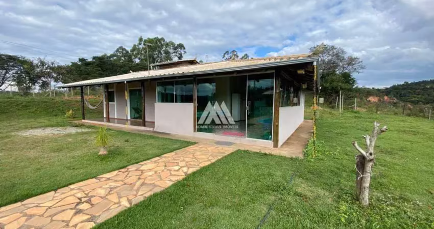 Vendo chácara em Itatiaiuçu de 10.000m² com 03 quartos e piscina excelente localização.