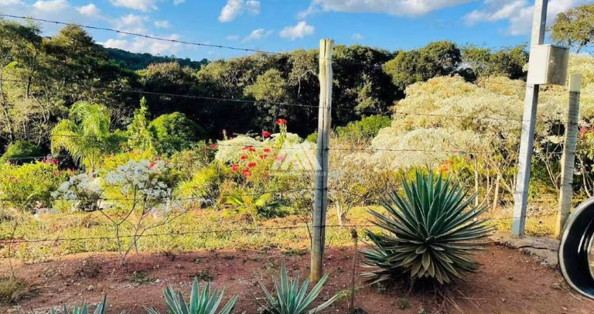 Vendo chácara em Itatiaiuçu de 5000m² com 03 quartos e piscina excelente localização.