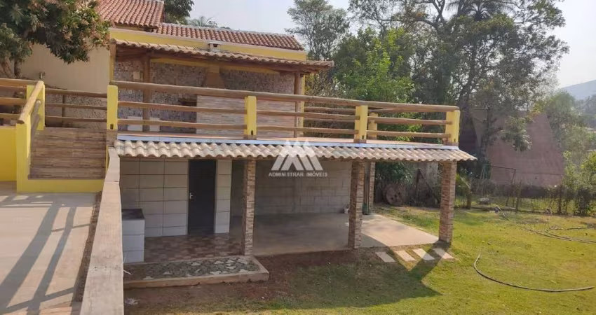 Vendo chácara em Itatiaiuçu de 2500m² com 03 quartos e piscina excelente localização.