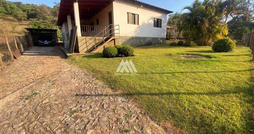 Vendo chácara em Itatiaiuçu de 2300m² com 03 quartos excelente localização.