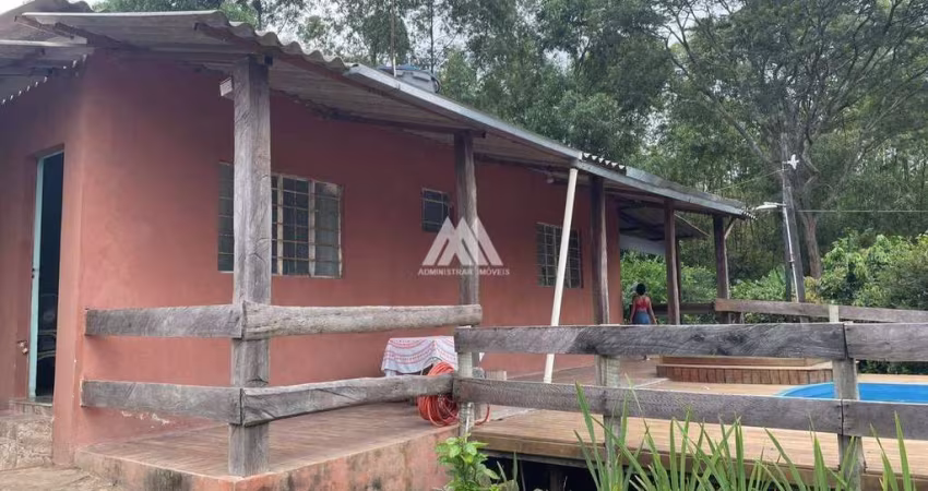 Vendo chácara em Itaúna de 1200m² com 03 quartos excelente localização.