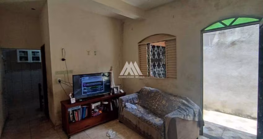 Vendo casa em Itaúna em bairro com excelente localização!