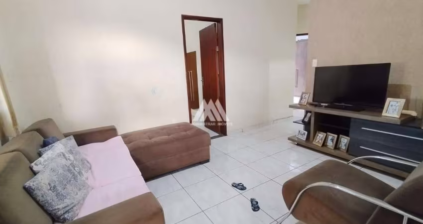 Vendo casa em Itaúna em excelente localização!