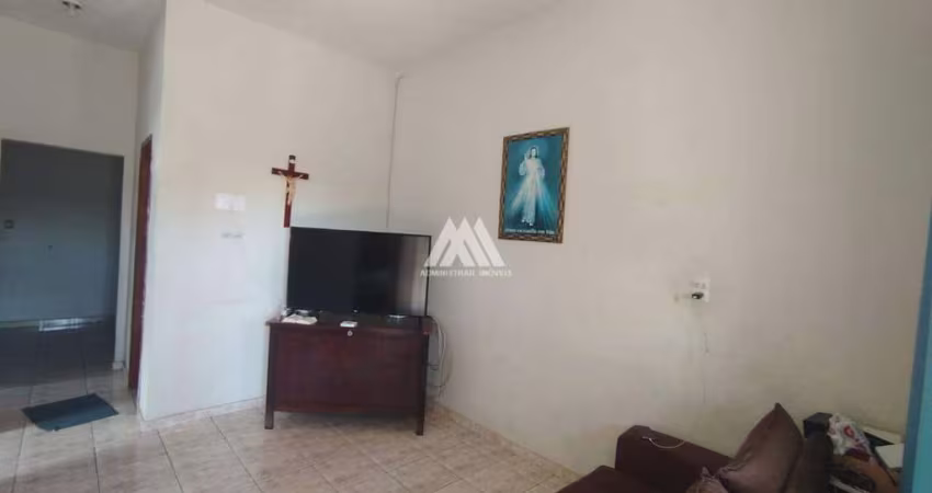 Vendo casa em Itaúna em excelente localização!