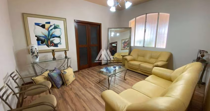 Vendo casa em Itaúna em excelente localização!