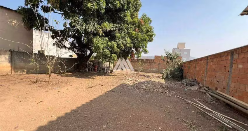 Vendo casa em Itaúna em excelente localização!