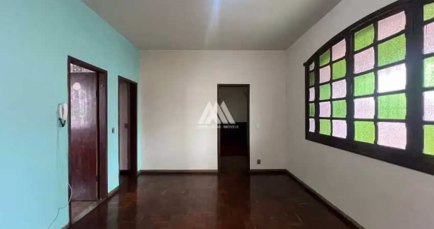 Vendo casa em Itaúna na região central!