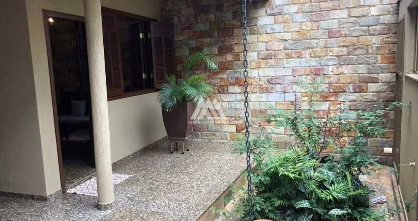 Vendo casa em Itaúna em excelente localização na região central!