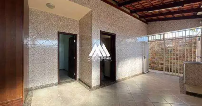 Vendo casa em itaúna em excelente localização na região central!