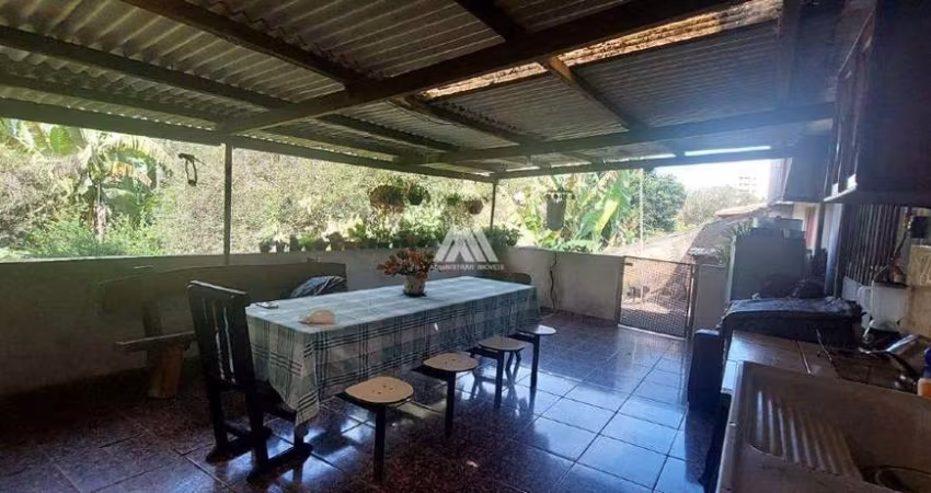 Vendo casa em Itaúna em excelente localização!