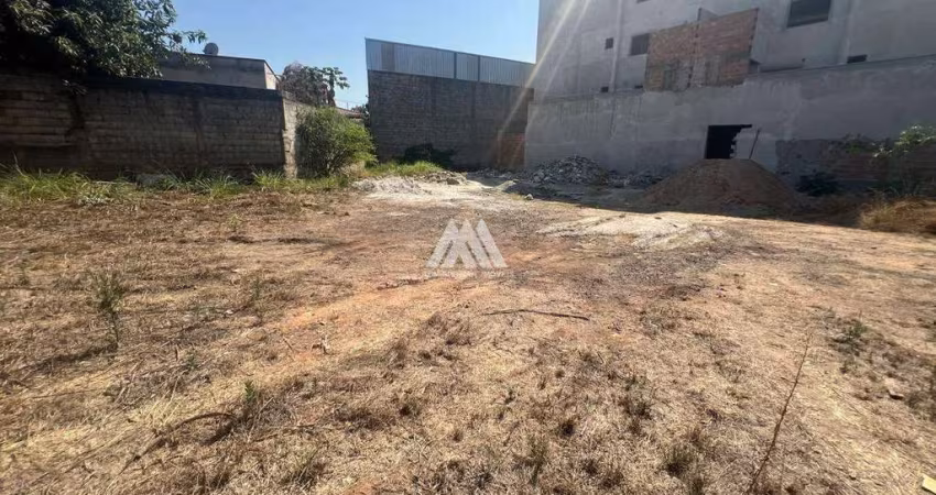 Vendo lote em Itaúna com ótima localização próximo ao centro!