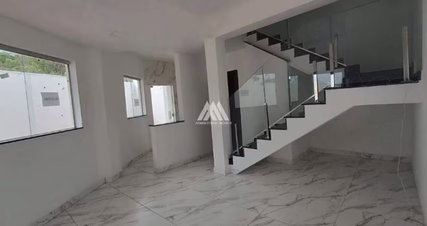 Vendo casa de dois pavimentos em Itaúna em excelente localização!