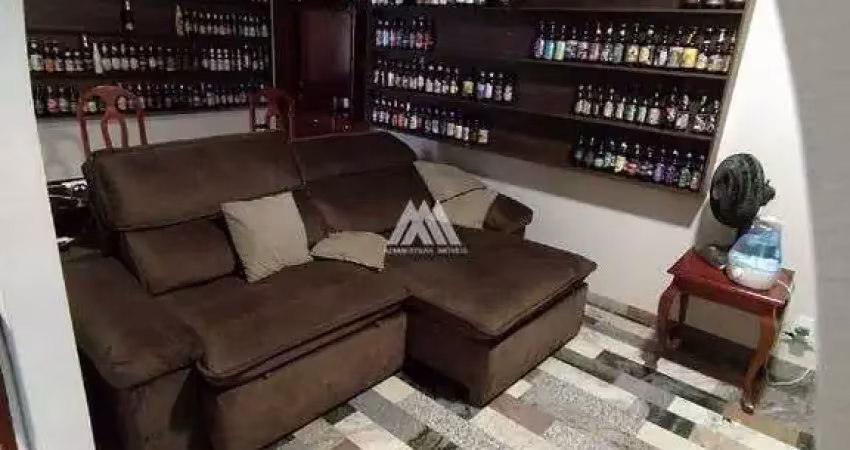 Vendo casa em itaúna com 03 quartos e área gourmet em ótima localização