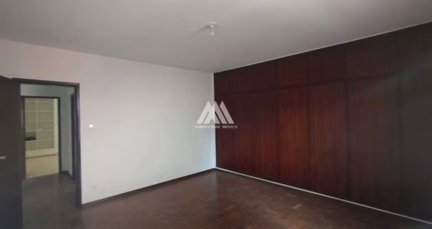 Vendo casa em Itaúna no Cerqueira Lima com um barracão!