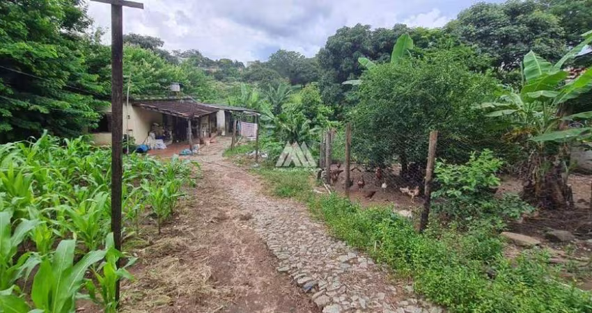 Alugo chácara em Itaúna próxima a região central!