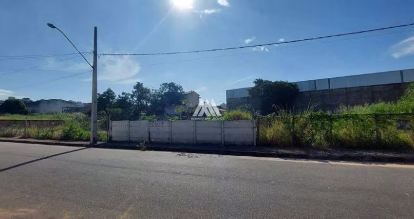 Vendo lote em Itaúna com 554m² de boa topografia em ótima localização