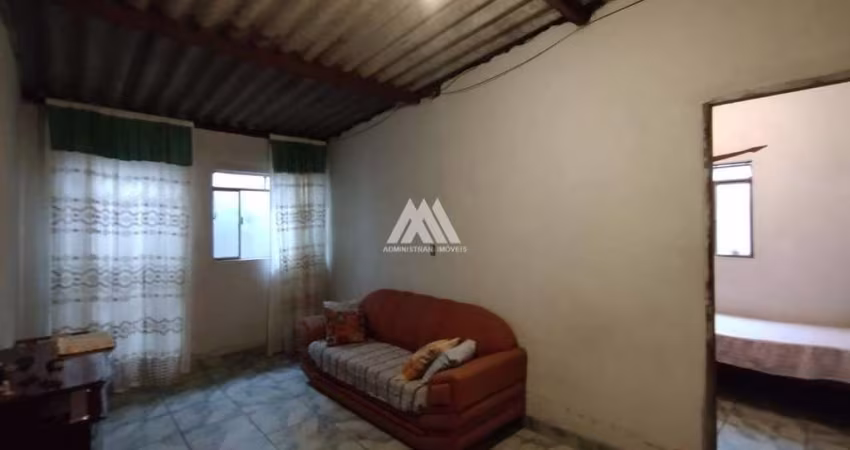 Vendo casa em Itaúna com 150m² e 02 quartos em ótima localização