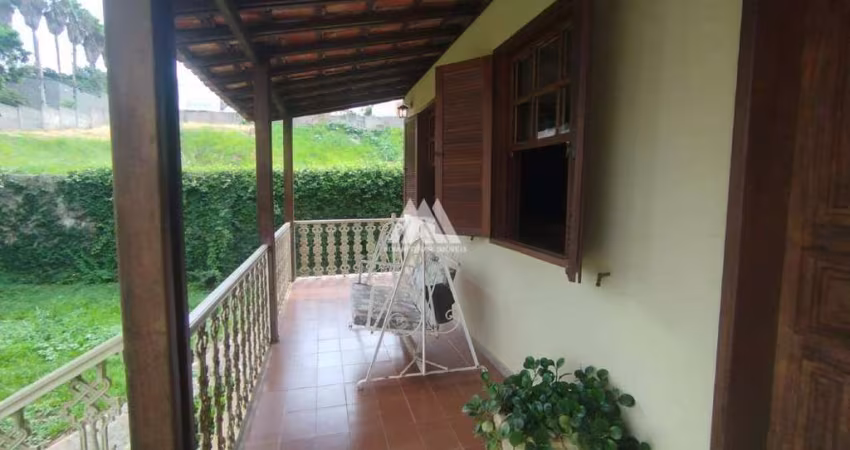 Vendo casa em Itaúna em excelente localização!