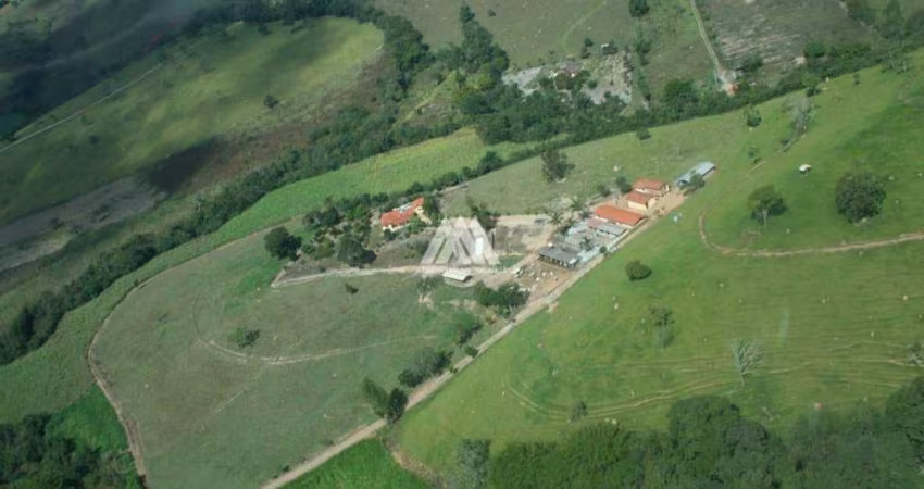 Vendo fazenda em Itatiaiuçu de 57 hectares com excelente localização.