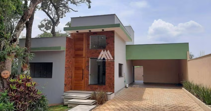 Alugo casa de alto padrão com 03 quartos com uma excelente localização.
