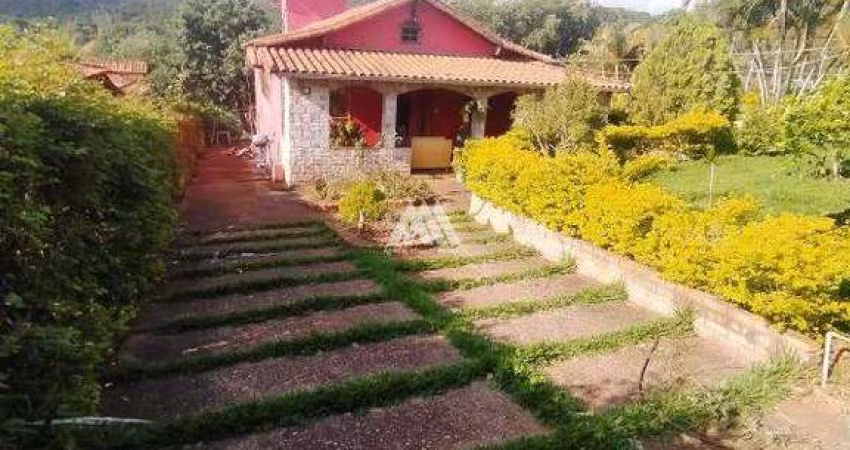 Vendo chácara em Itatiaiuçu de 1400m² com 03 quartos e piscina excelente localização.