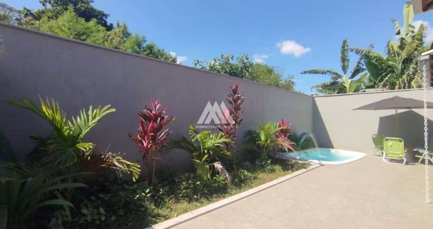 Vendo casa com 03 quartos com uma excelente localização.