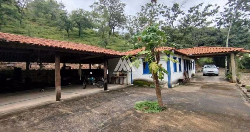 Vendo fazenda em Itaúna de 12 hectares com excelente localização.