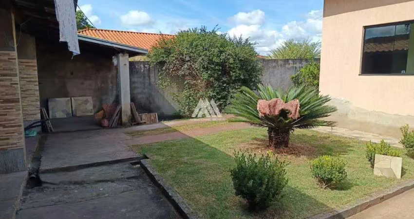 Vendo casa em itatiaiuçu com 03 quartos sendo 1 suíte com excelente localização!