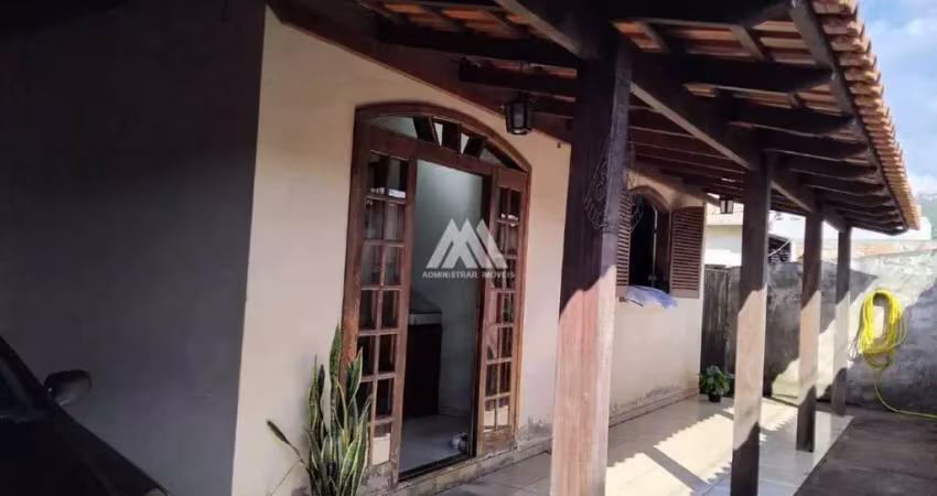 Vendo casa em itatiaiuçu com 04 quartos excelente localização.
