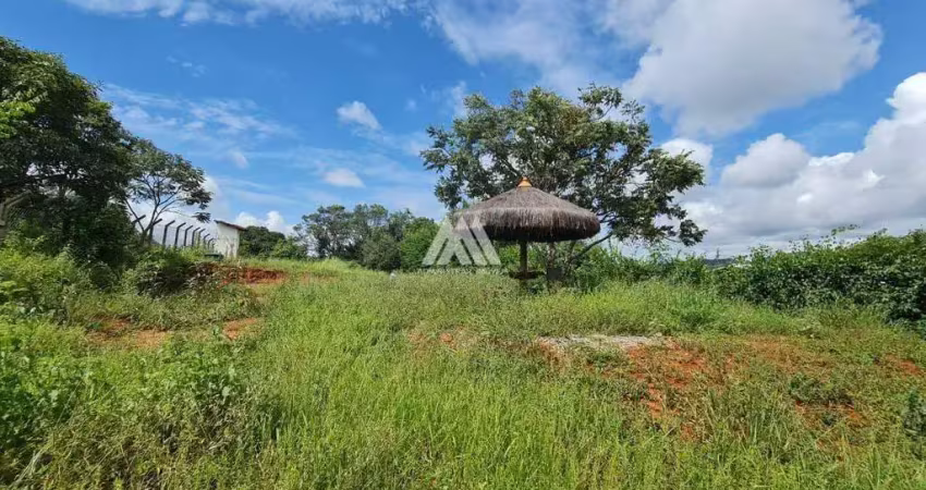 Vendo chácara em itatiaiuçu de 1000m² com piscina excelente localização.